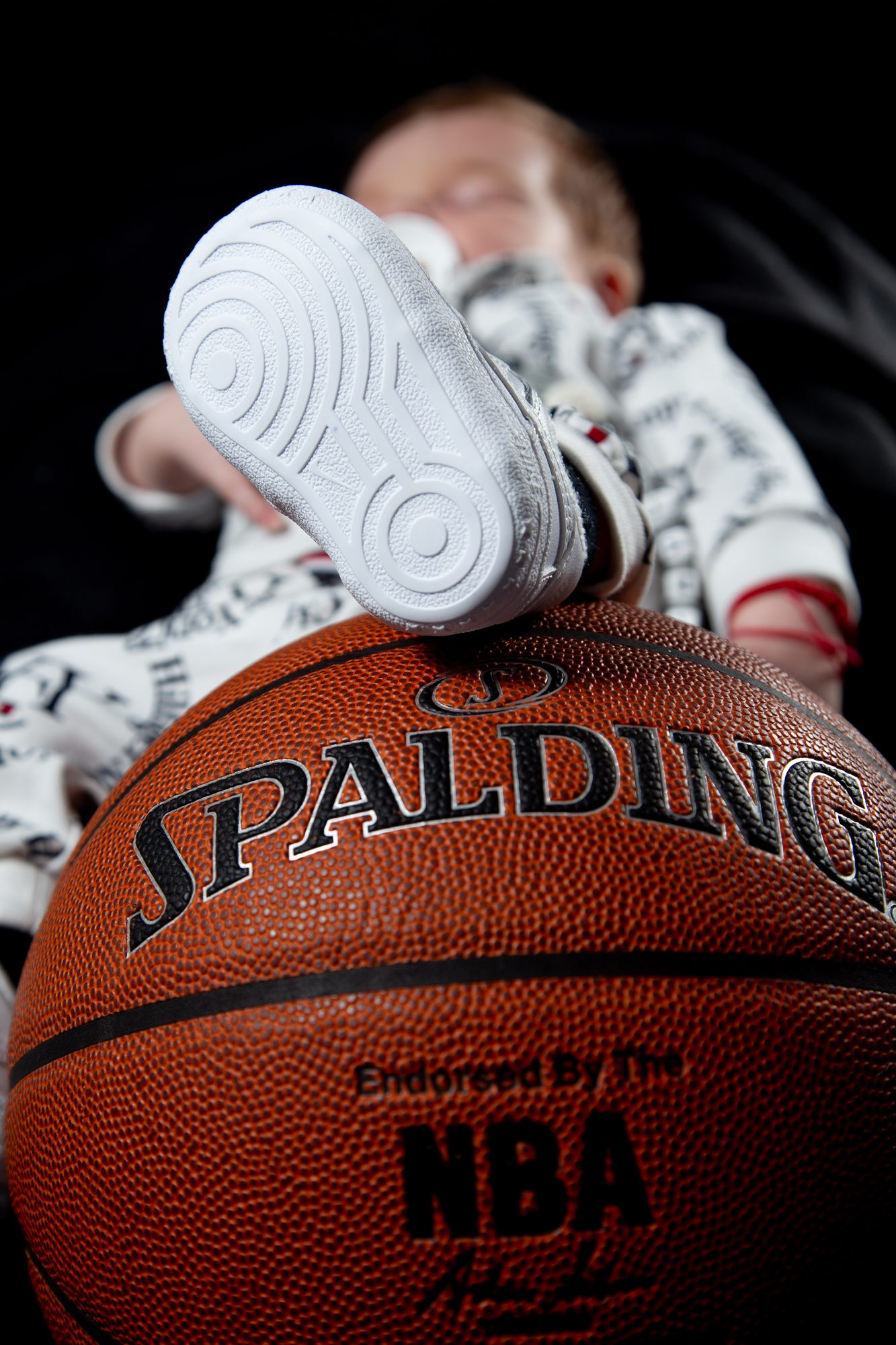 Baby auf Basketball